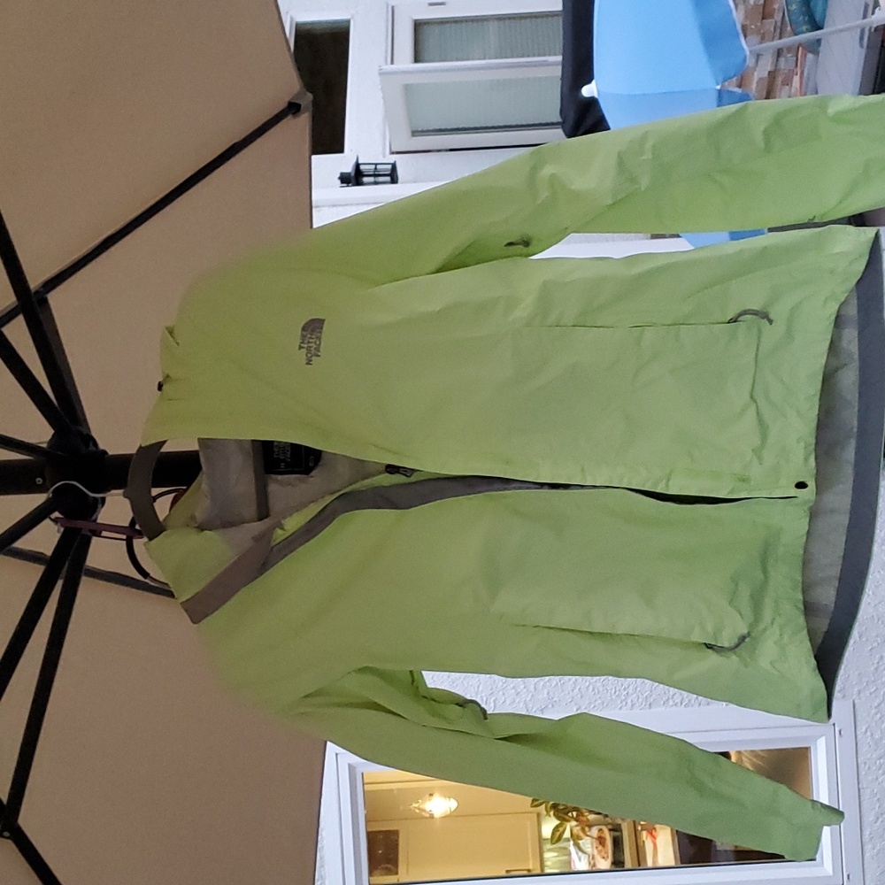 Light weight rain jacket